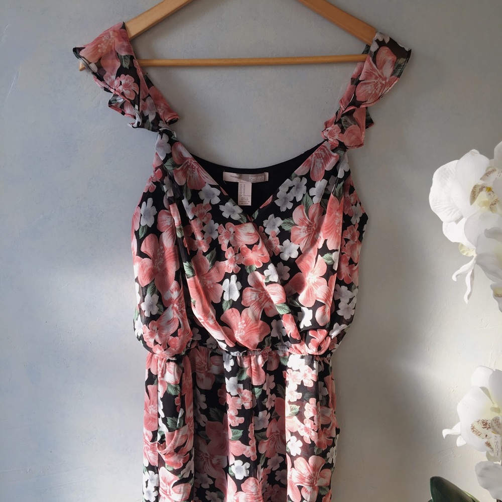  ON SALE - Dainty Floral Romper ✨